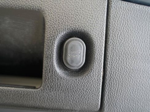 Used 2020 Chevrolet Suburban Premier AWD/4WD image 38