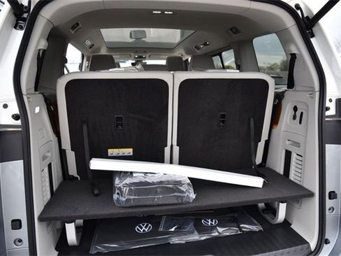 New 2025 Volkswagen ID. Buzz 1st Edition image 27