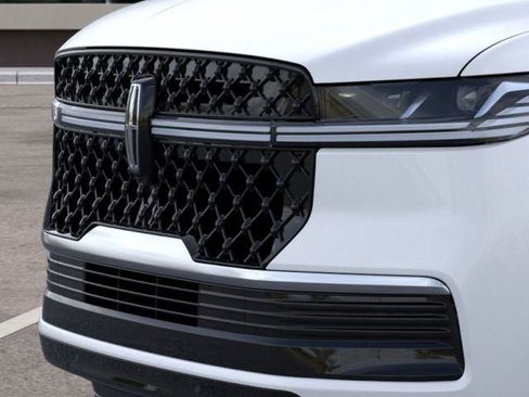 New 2025 Lincoln Navigator Reserve w/ Jet Appearance Package AWD/4WD image 17