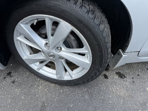 Used 2015 Nissan Altima 2.5 SV FWD image 32
