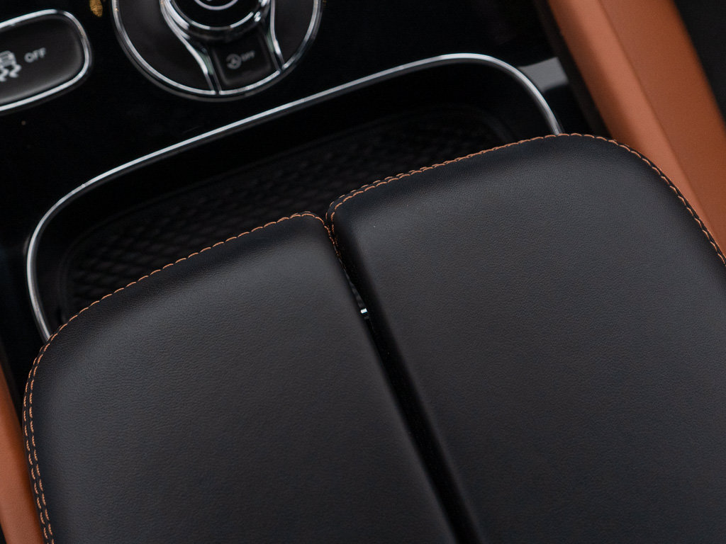 Certified 2022 Bentley Bentayga AWD/4WD image 33