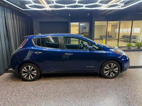 Used 2017 Nissan Leaf SV w/ Premium Package image 8