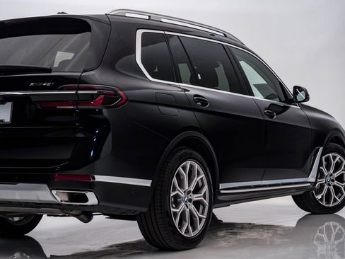 Used 2024 BMW X7 xDrive40i w/ Premium Package image 10