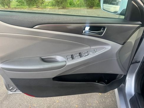 Used 2014 Hyundai Sonata Hybrid image 16