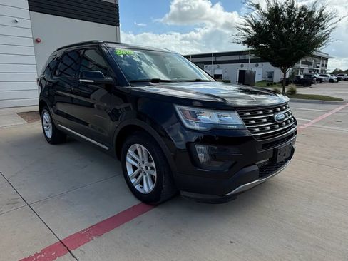 Used 2016 Ford Explorer XLT w/ Equipment Group 202A FWD image 7