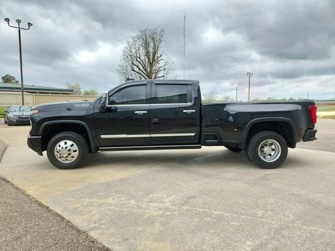 Used 2024 Chevrolet Silverado 3500 High Country w/ Technology Package AWD/4WD image 4