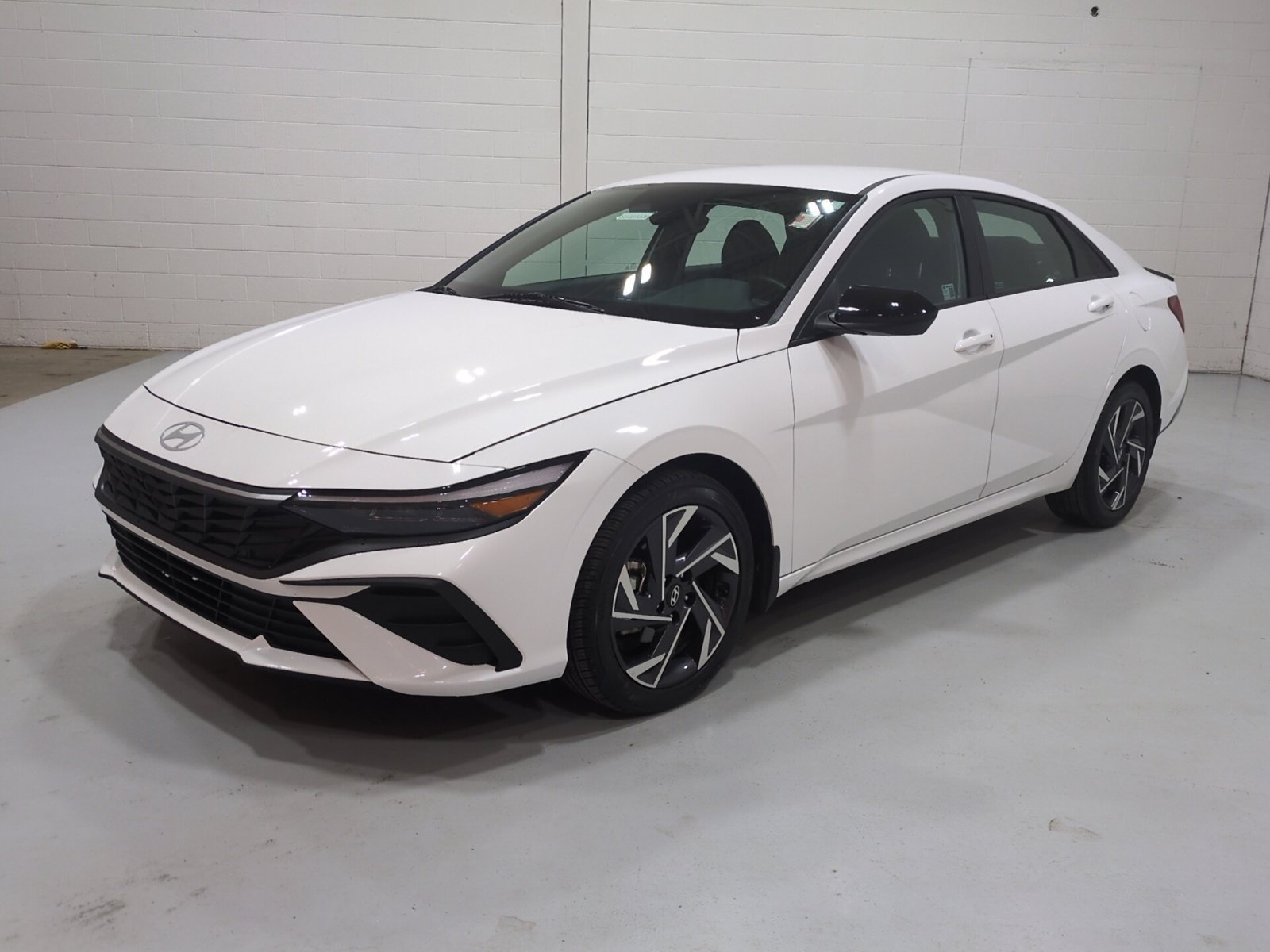 Used 2025 Hyundai Elantra Sport FWD image 7