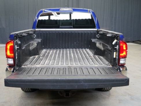 Used 2022 Toyota Tacoma SR5 AWD/4WD image 45