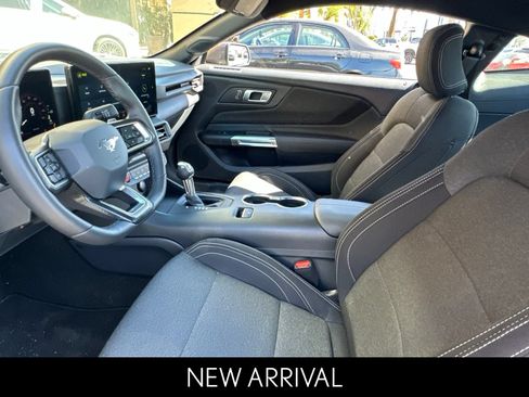Used 2024 Ford Mustang GT RWD image 3