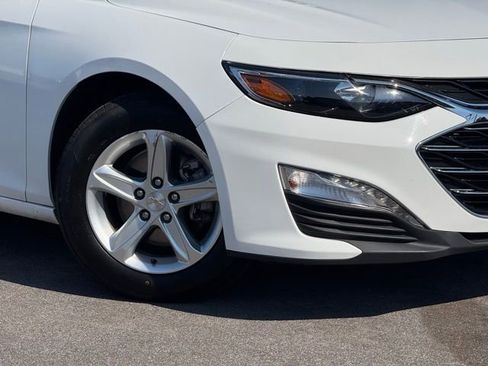 Used 2023 Chevrolet Malibu LT FWD image 2