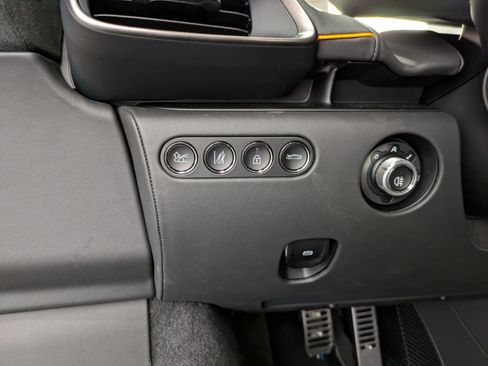 Used 2025 McLaren Artura image 17