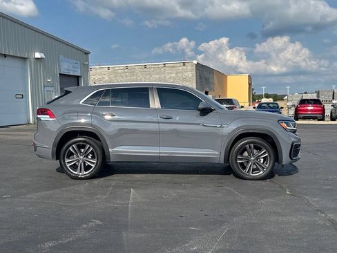 Used 2022 Volkswagen Atlas Cross Sport SEL R-Line AWD/4WD image 8