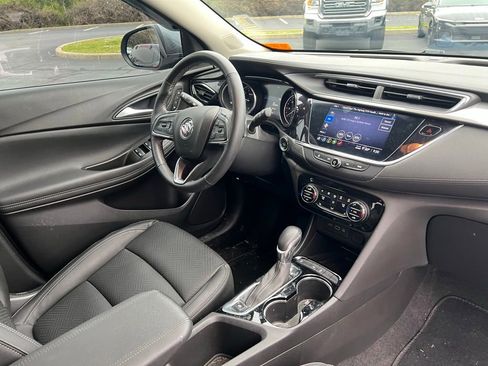 Used 2022 Buick Encore GX Essence FWD image 9