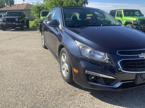 Used 2016 Chevrolet Cruze LT w/ Sun And Sound Package FWD image 10