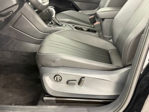 Used 2023 Volkswagen Tiguan SE FWD image 13