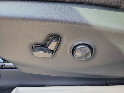 Used 2021 Chrysler Pacifica Touring FWD image 17