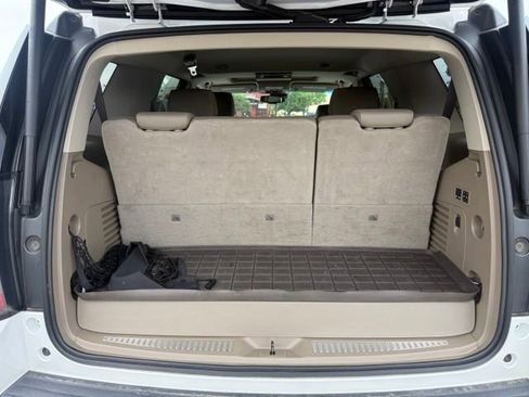 Used 2017 GMC Yukon SLT w/ Premium Edition AWD/4WD image 12