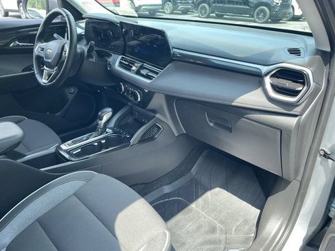 Certified 2025 Chevrolet TrailBlazer LT w/ Convenience Package FWD image 27