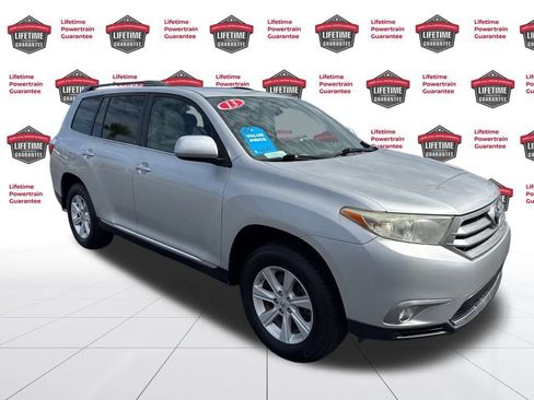Used 2013 Toyota Highlander Plus image 3