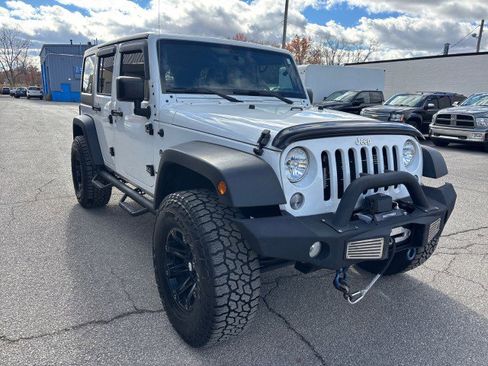 Used 2018 Jeep Wrangler Unlimited Sport w/ Connectivity Group image 3