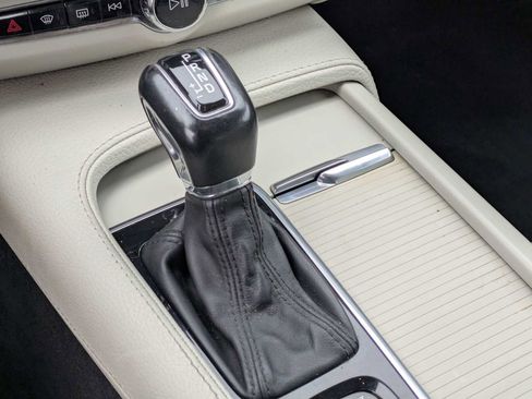 Used 2017 Volvo S90 T6 Momentum w/ Vision Package image 31