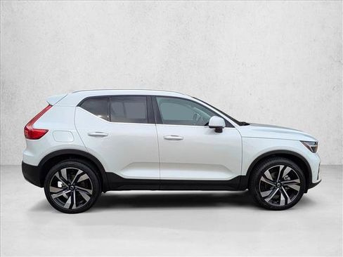 Used 2023 Volvo XC40 B5 Plus w/ Driver Assist Package image 4