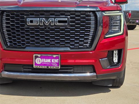 Used 2023 GMC Yukon Denali Ultimate AWD/4WD image 6