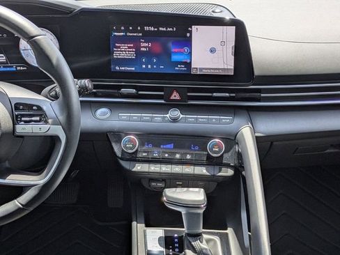 Used 2024 Hyundai Elantra Limited FWD image 18