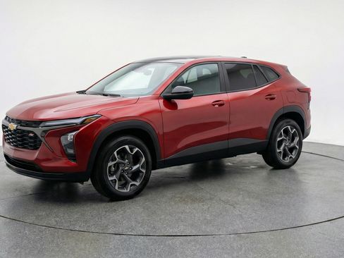 Used 2025 Chevrolet Trax LT w/ LT Convenience Package image 3