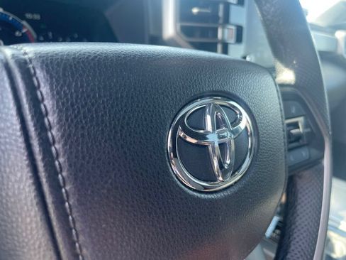 Used 2025 Toyota Sequoia SR5 AWD/4WD image 33