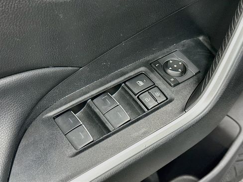 Used 2025 Toyota RAV4 XLE AWD/4WD image 15