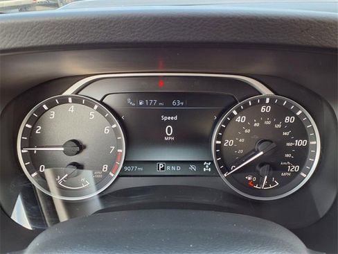 Used 2025 Nissan Frontier SV image 12
