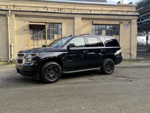 Used 2019 Chevrolet Tahoe LT image 3
