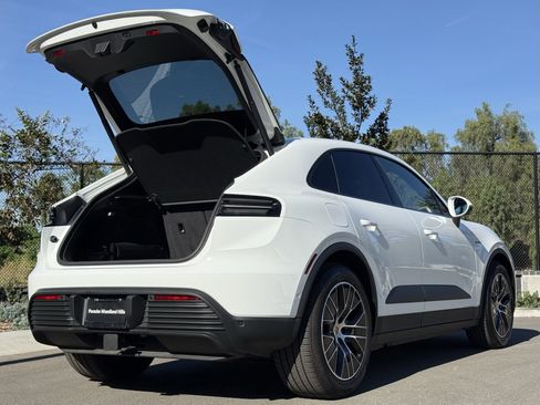 Used 2025 Porsche Macan 4S Electric image 33