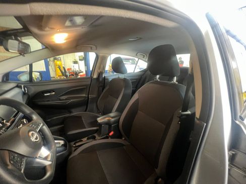 Used 2025 Nissan Versa SV FWD image 31