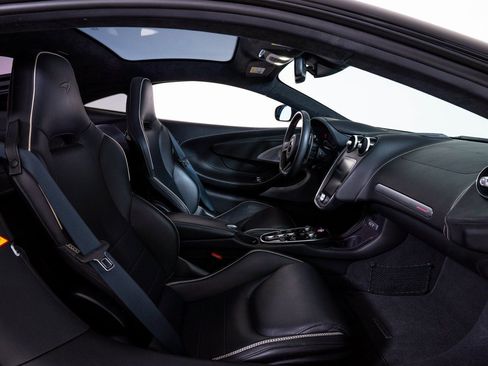 Used 2023 McLaren GT RWD image 17