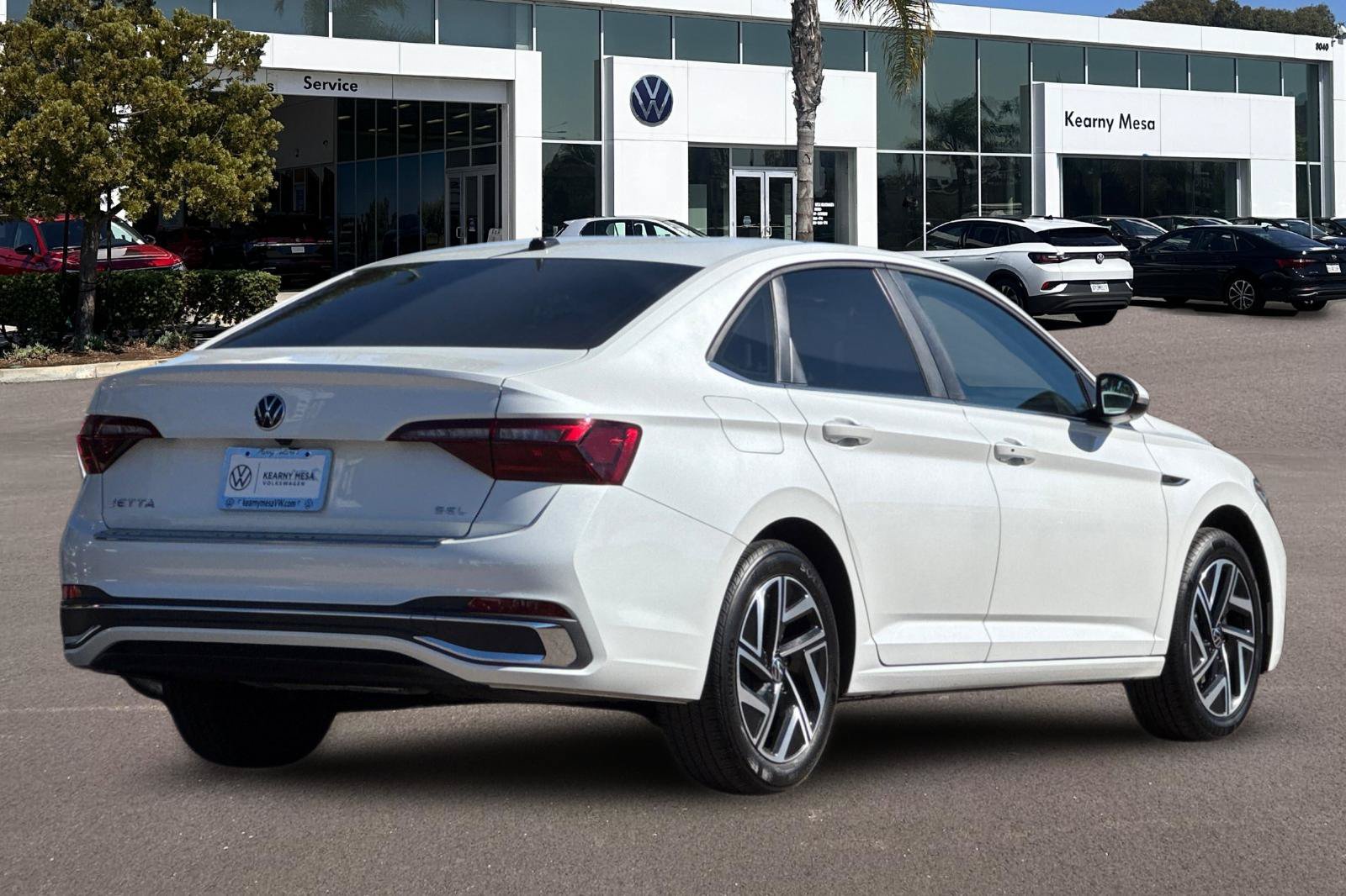 Used 2023 Volkswagen Jetta SEL FWD image 4