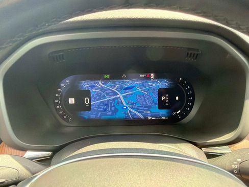Certified 2024 Volvo XC60 B5 Plus w/ Protection Package Premier AWD/4WD image 29