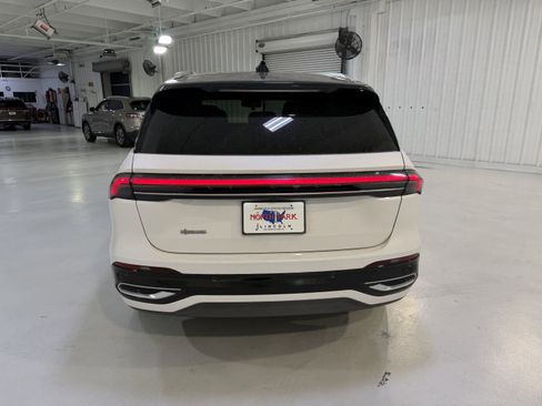 Used 2024 Lincoln Nautilus Reserve image 4