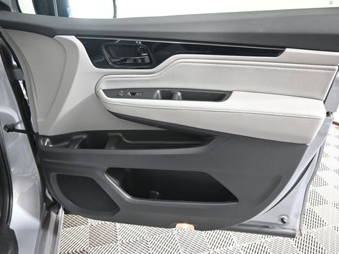 Used 2023 Honda Odyssey Elite image 12
