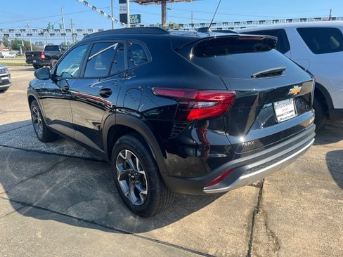 Used 2024 Chevrolet Trax LT FWD image 6