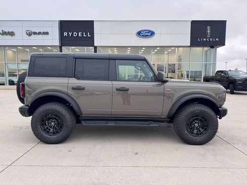 New 2026 Ford Bronco Badlands w/ Sasquatch Package AWD/4WD image 2