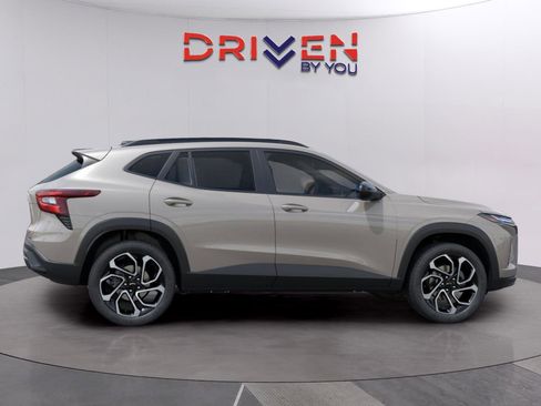 New 2026 Chevrolet Trax RS image 4