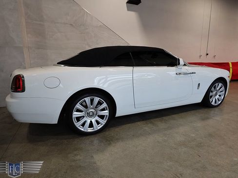 Used 2017 Rolls-Royce Dawn RWD image 49