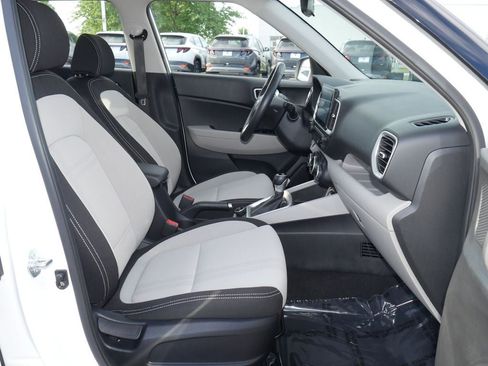 Used 2025 Hyundai Venue SEL FWD image 21