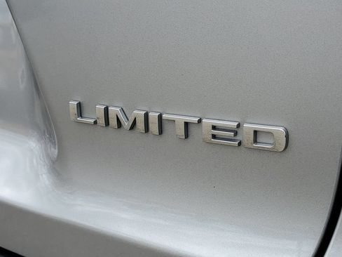 Used 2019 Jeep Cherokee Limited AWD/4WD image 6