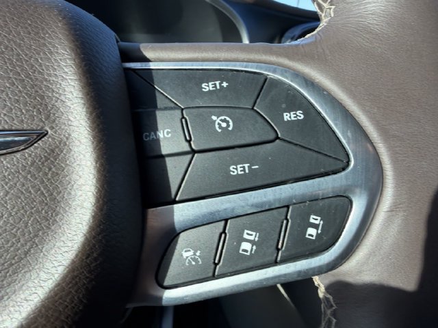 Used 2021 Chrysler Pacifica Touring-L w/ Uconnect Theater Family Group FWD image 23