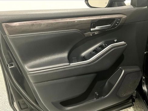 Used 2020 Toyota Highlander Limited image 21
