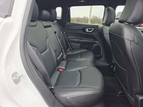 Used 2025 Jeep Compass Limited w/ High Altitude Package image 16