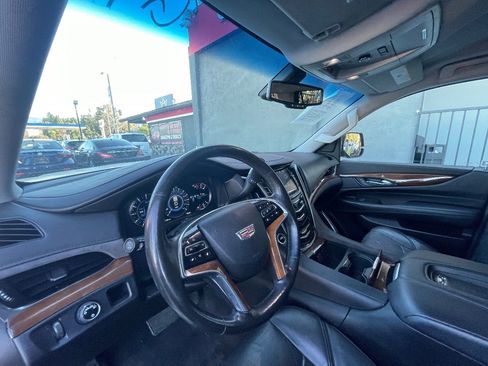 Used 2017 Cadillac Escalade 2WD image 8